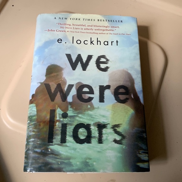 2/$20! We Were Liars novel by E.Lockhart hardcover - Picture 1 of 4